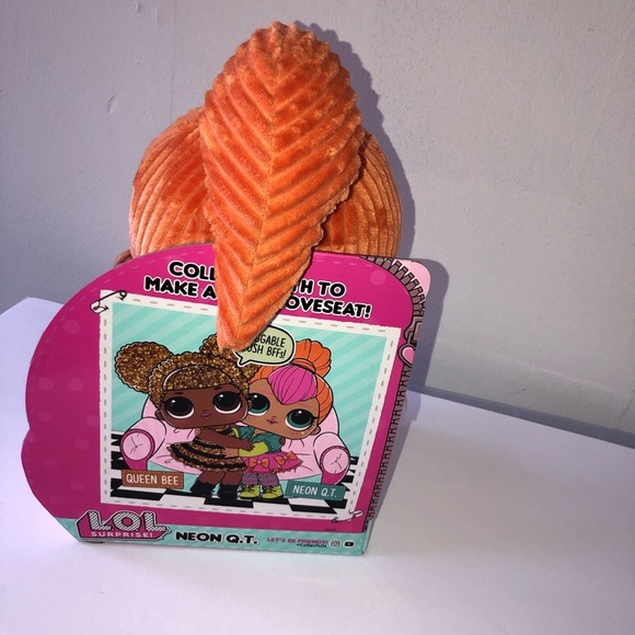 L.o.l. Surprise! Jumbo 12" NEON Q.T. Plush Doll - Picture 3 of 3
